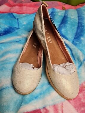 Toms Metallic Cream Slip-On Flats